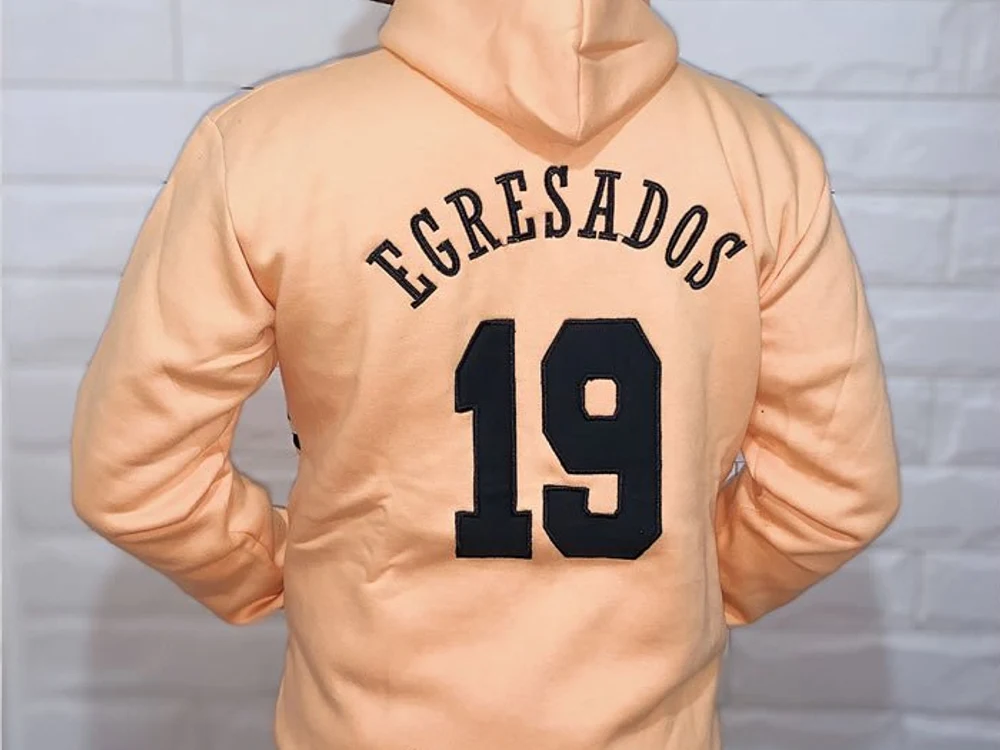 Buzo de egresados bordado